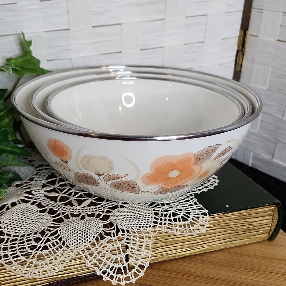 👉*VTG* 3 KINGSBURY DOGWOOD ENAMELWARE MIXING BOWLS ~DURABLE, NESTING ~6½"-7"-8"